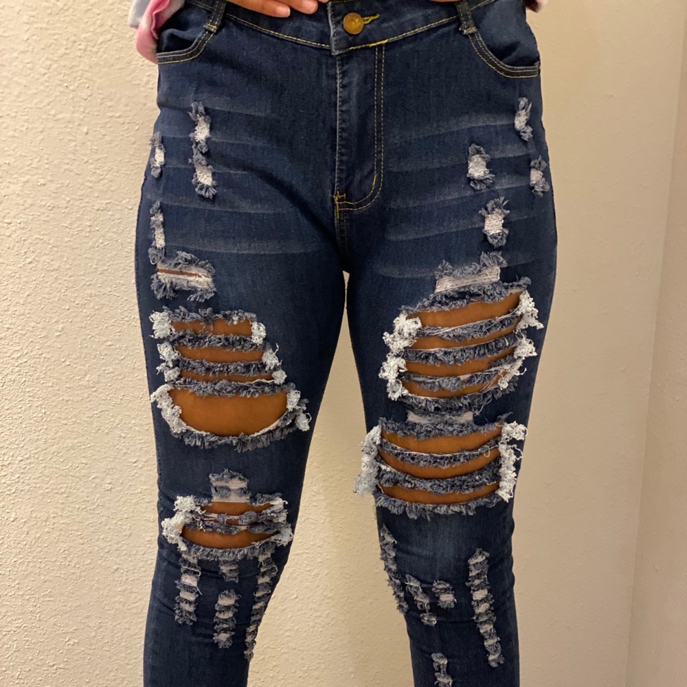 Women’s stretch ripped  skinny jeans